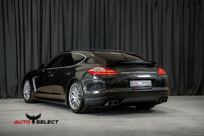 porsche-panamera-bensin-2011-big-8