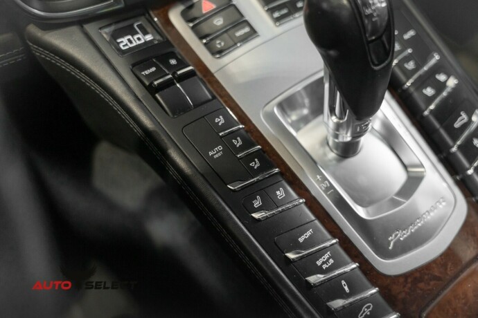 porsche-panamera-bensin-2011-big-44