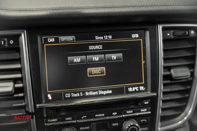 porsche-panamera-bensin-2011-big-52