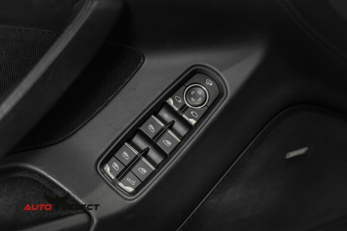 porsche-panamera-bensin-2011-big-31