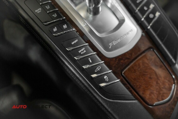 porsche-panamera-bensin-2011-big-45