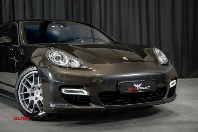 porsche-panamera-bensin-2011-big-1