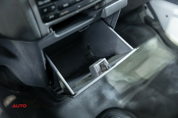 toyota-hiace-diesel-2008-big-29