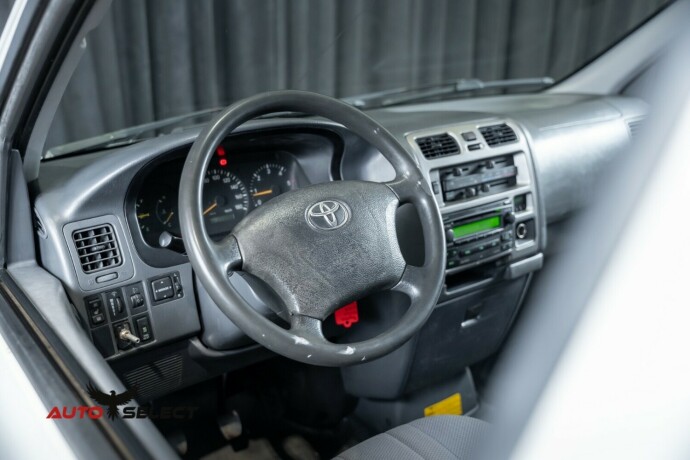 toyota-hiace-diesel-2008-big-23