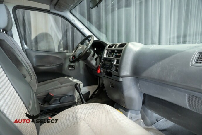 toyota-hiace-diesel-2008-big-17
