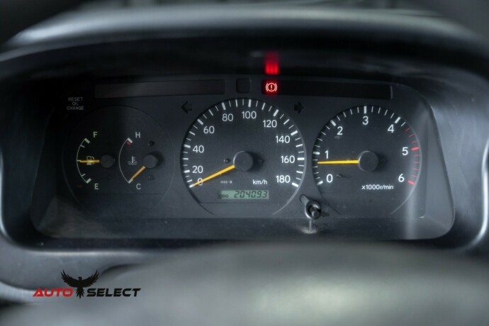 toyota-hiace-diesel-2008-big-25