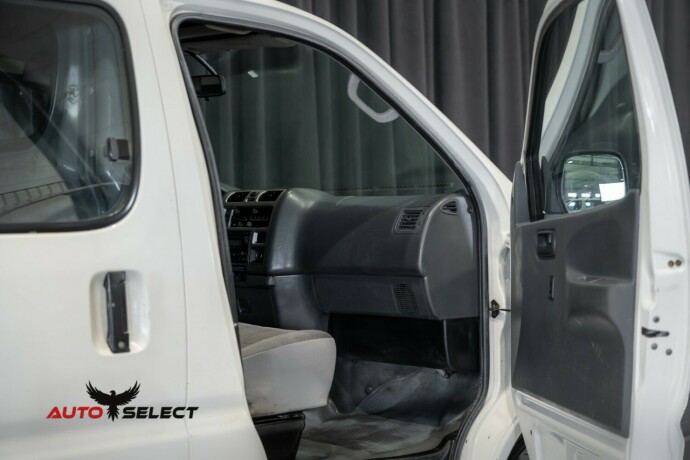 toyota-hiace-diesel-2008-big-16