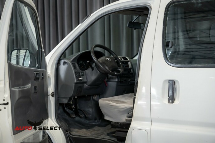 toyota-hiace-diesel-2008-big-19