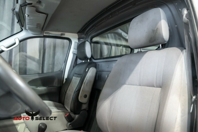 toyota-hiace-diesel-2008-big-22