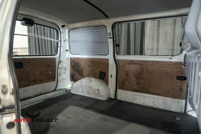 toyota-hiace-diesel-2008-big-12