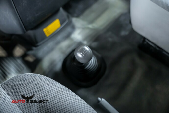 toyota-hiace-diesel-2008-big-30