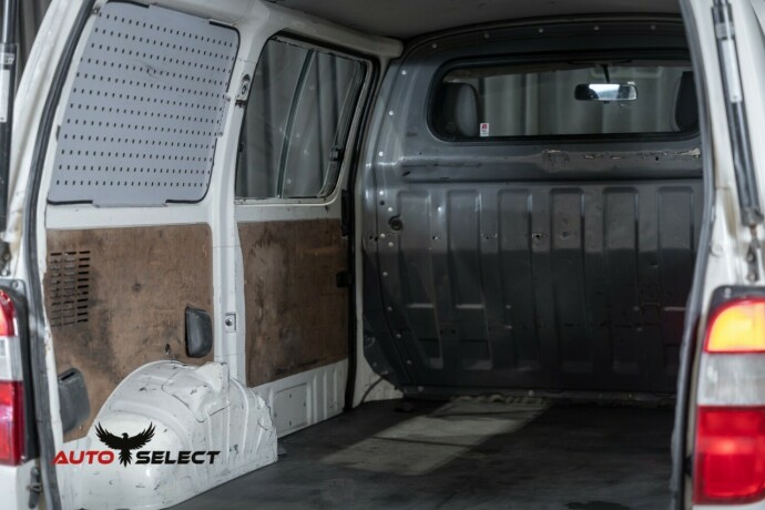 toyota-hiace-diesel-2008-big-15