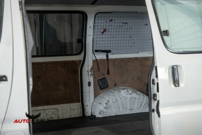 toyota-hiace-diesel-2008-big-8