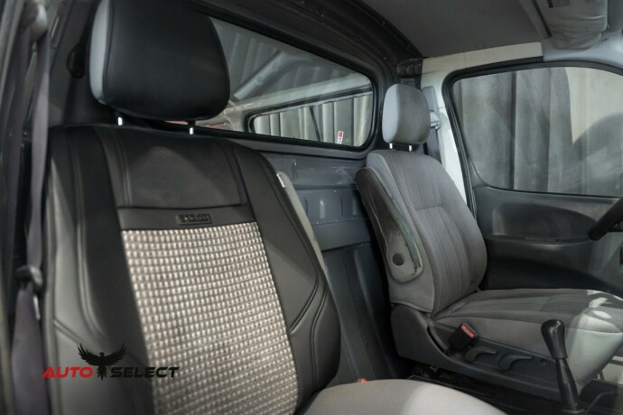 toyota-hiace-diesel-2008-big-18
