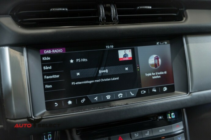 jaguar-xf-bensin-2016-big-47