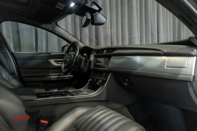 jaguar-xf-bensin-2016-big-23