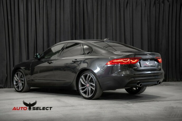 jaguar-xf-bensin-2016-big-8