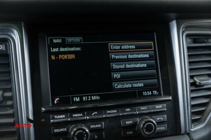 porsche-macan-bensin-2015-big-54