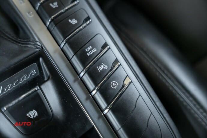 porsche-macan-bensin-2015-big-48