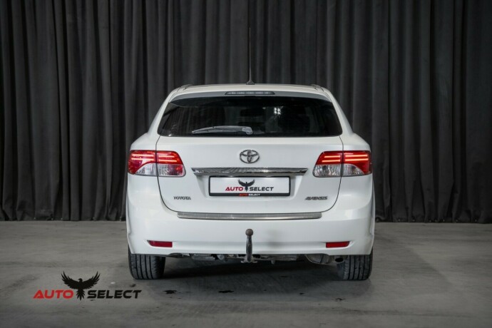 toyota-avensis-bensin-2013-big-8