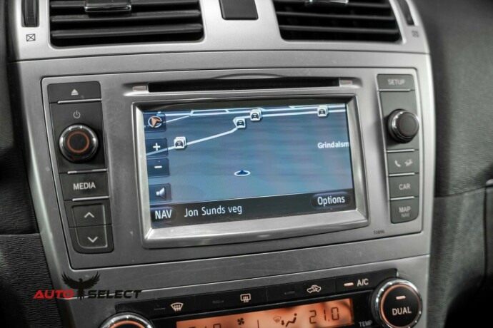 toyota-avensis-bensin-2013-big-33