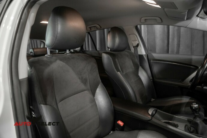 toyota-avensis-bensin-2013-big-18