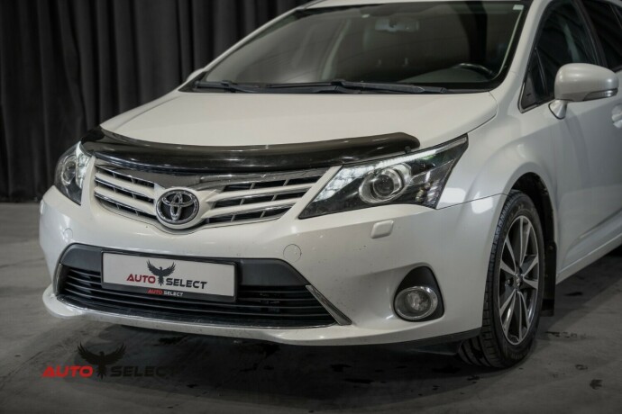toyota-avensis-bensin-2013-big-6