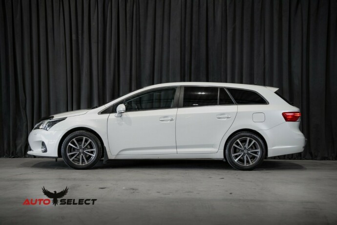 toyota-avensis-bensin-2013-big-7