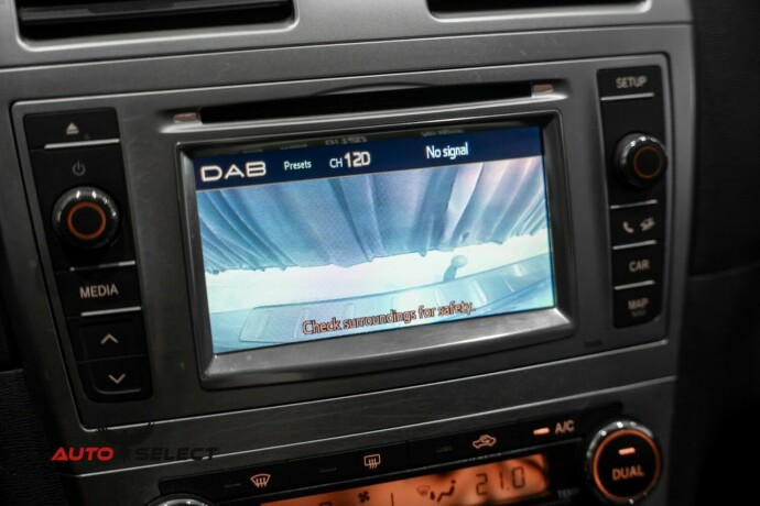 toyota-avensis-bensin-2013-big-35