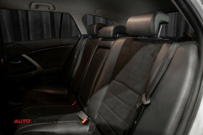 toyota-avensis-bensin-2013-big-15
