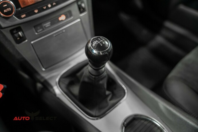toyota-avensis-bensin-2013-big-31