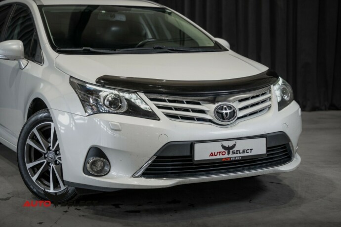 toyota-avensis-bensin-2013-big-1