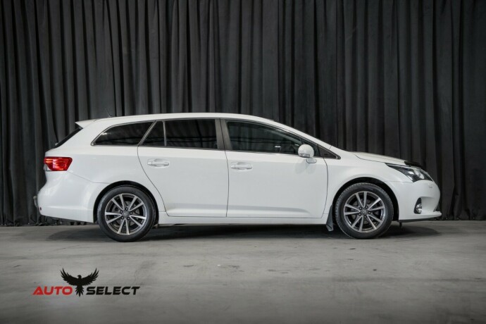 toyota-avensis-bensin-2013-big-11