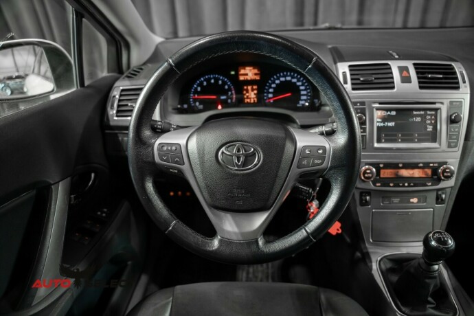 toyota-avensis-bensin-2013-big-23