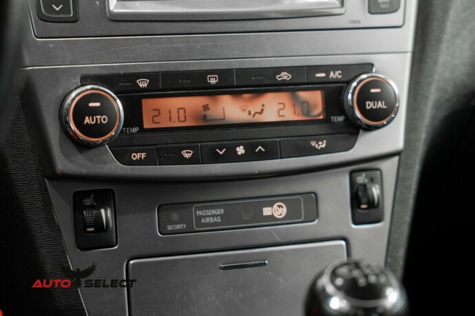 toyota-avensis-bensin-2013-big-30