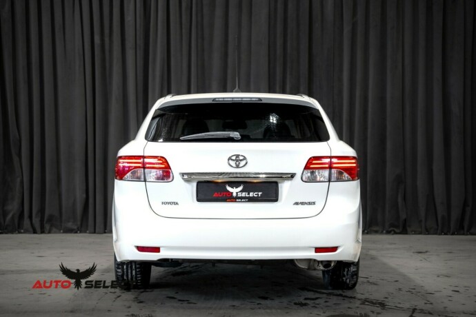 toyota-avensis-bensin-2014-big-8