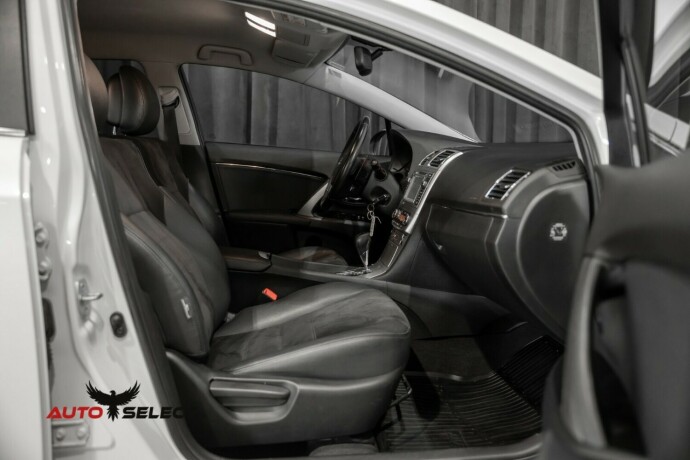 toyota-avensis-bensin-2014-big-16