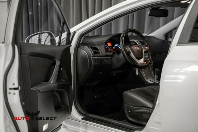 toyota-avensis-bensin-2014-big-21