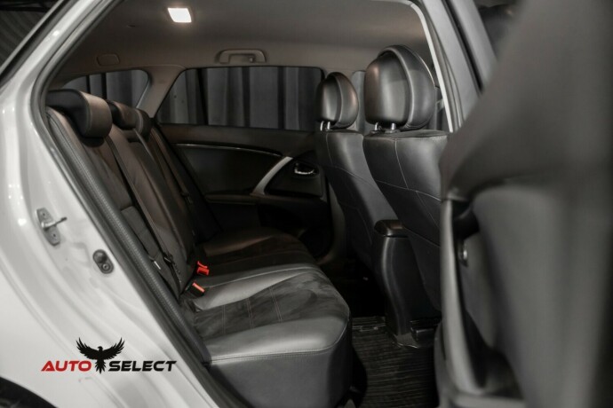 toyota-avensis-bensin-2014-big-13