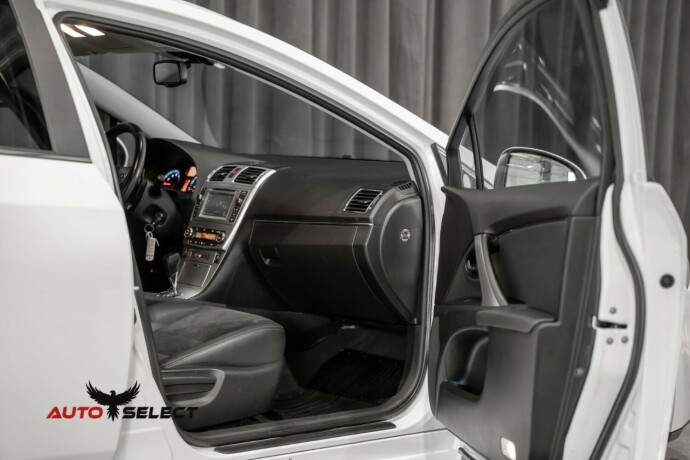 toyota-avensis-bensin-2014-big-15
