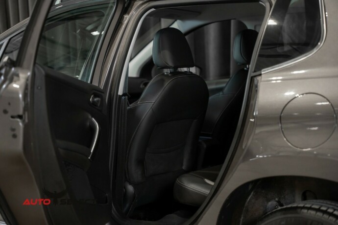 peugeot-2008-bensin-2014-big-17