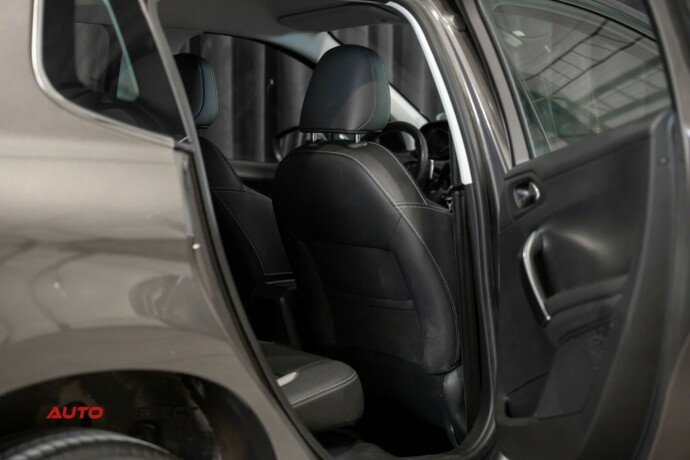 peugeot-2008-bensin-2014-big-12