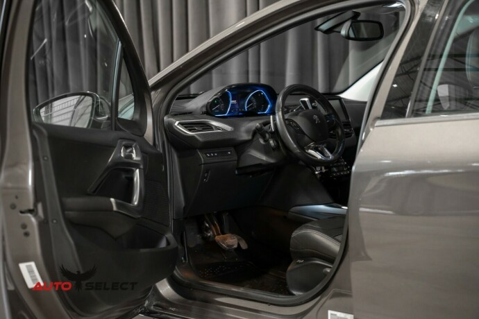 peugeot-2008-bensin-2014-big-19