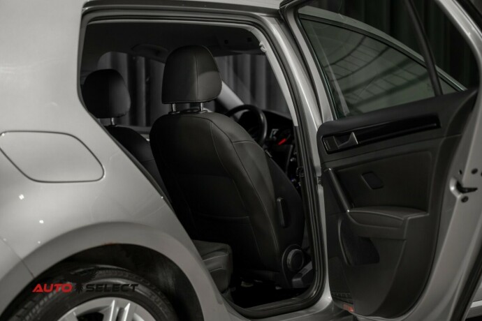 volkswagen-golf-bensin-2015-big-12