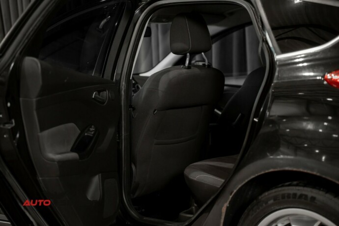 ford-focus-diesel-2012-big-17