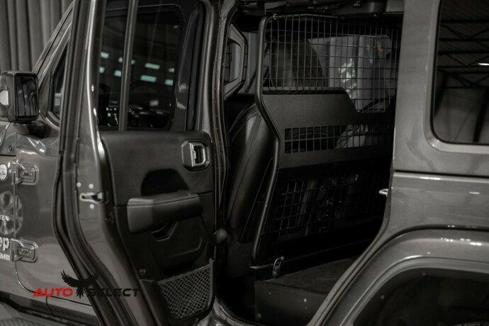 jeep-wrangler-diesel-2019-big-22