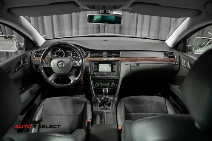 skoda-superb-bensin-2014-big-30
