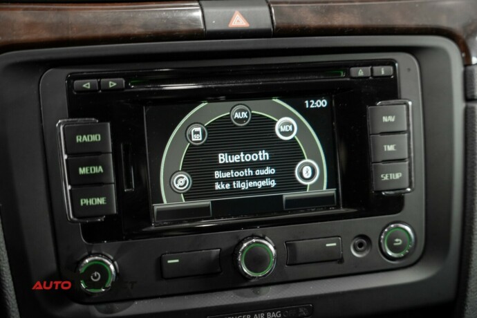 skoda-superb-bensin-2014-big-37