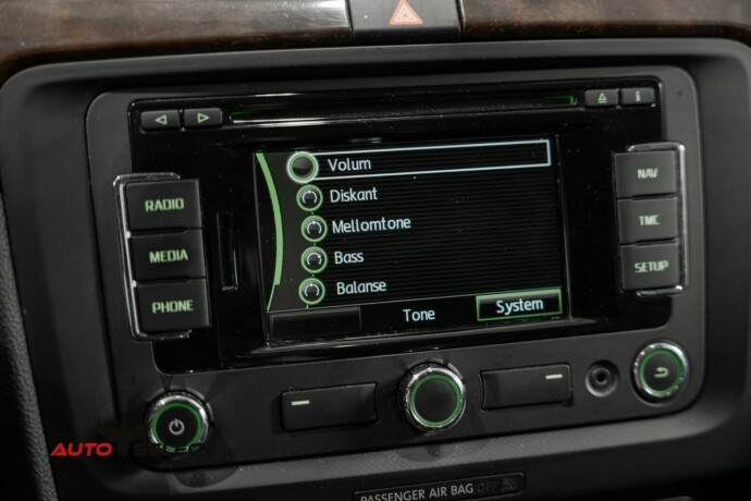 skoda-superb-bensin-2014-big-39