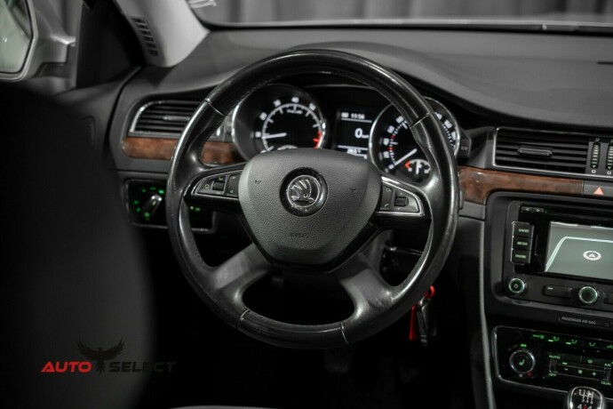 skoda-superb-bensin-2014-big-24